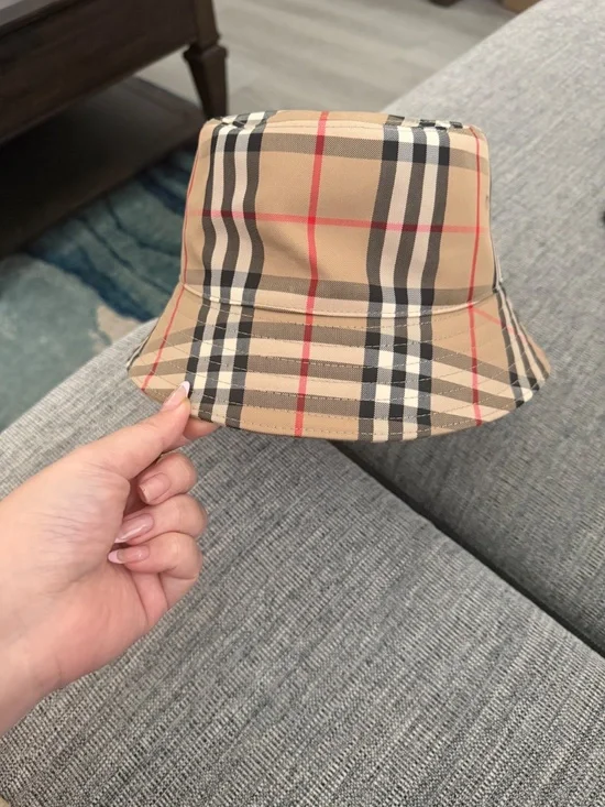 Burberry Bucket Hat - Picture 4 of 4